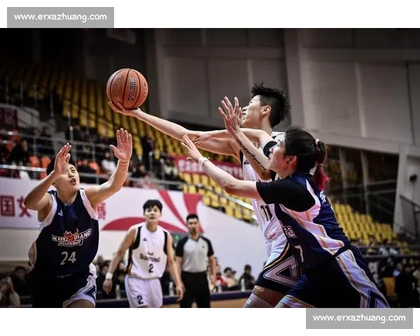 今日篮球赛场激烈对决回顾精彩瞬间与关键表现分析